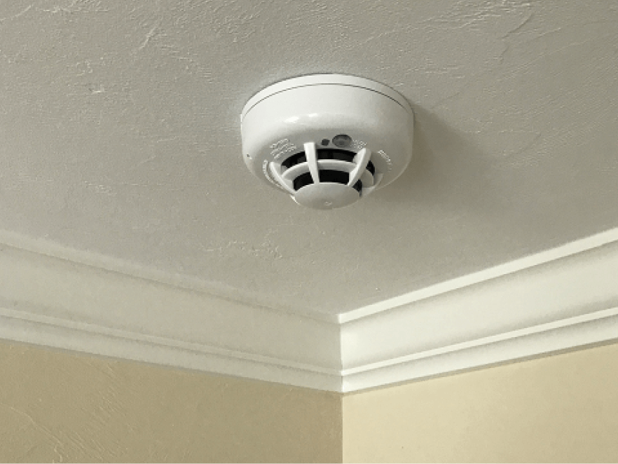 Wireless smoke detector installed in Florida ceiling